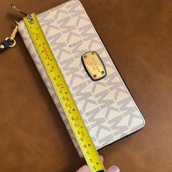 Michael Kors Monogram Wristlet Wallet in Cream and Navy - Picture 7 of 7